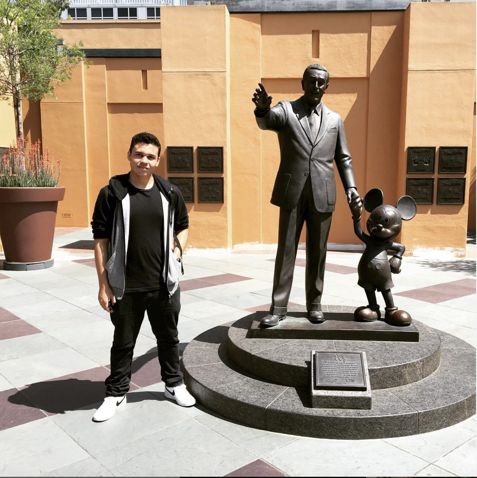 Minha visita ao Walt Disney Studio em Burbank, California com Ivan Oviedo | Gabriel Mello